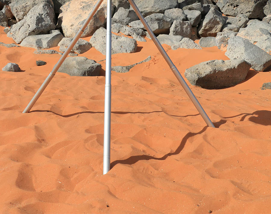 Soltek Easel 2.0 legs in sand
